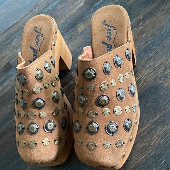 COPY - **FREE PEOPLE** NWT Claudia Clogs - Picture 5 of 8